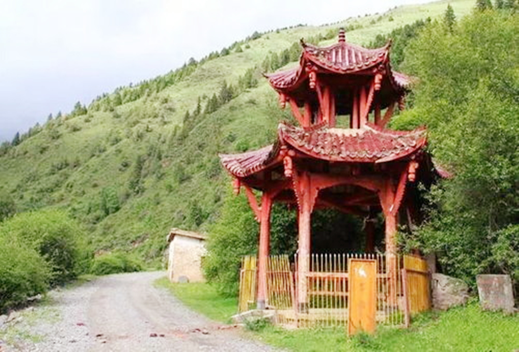 果洛州班瑪縣紅軍溝革命遺址